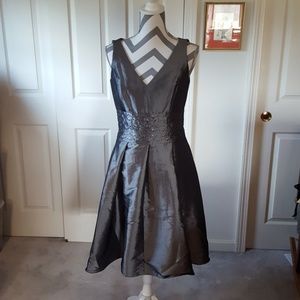 Jones Wear form-fitted party dress